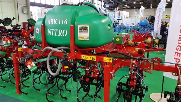 ABK 116 “NITRO” row-crop cultivator with a liquid fertilizer application unit