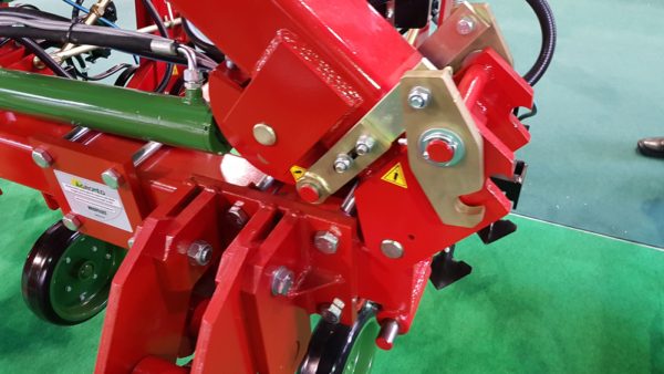 ABK 116 “NITRO” row-crop cultivator with a liquid fertilizer application unit