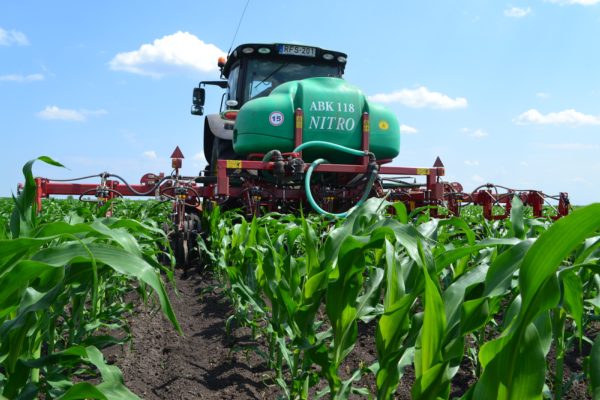 ABK 118 “NITRO” row-crop cultivator with a liquid fertilizer application unit