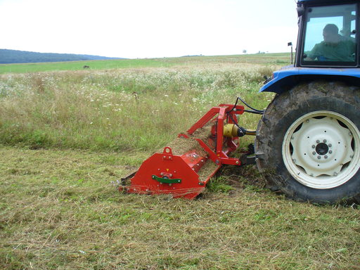 KB 303 típusú szárzúzó